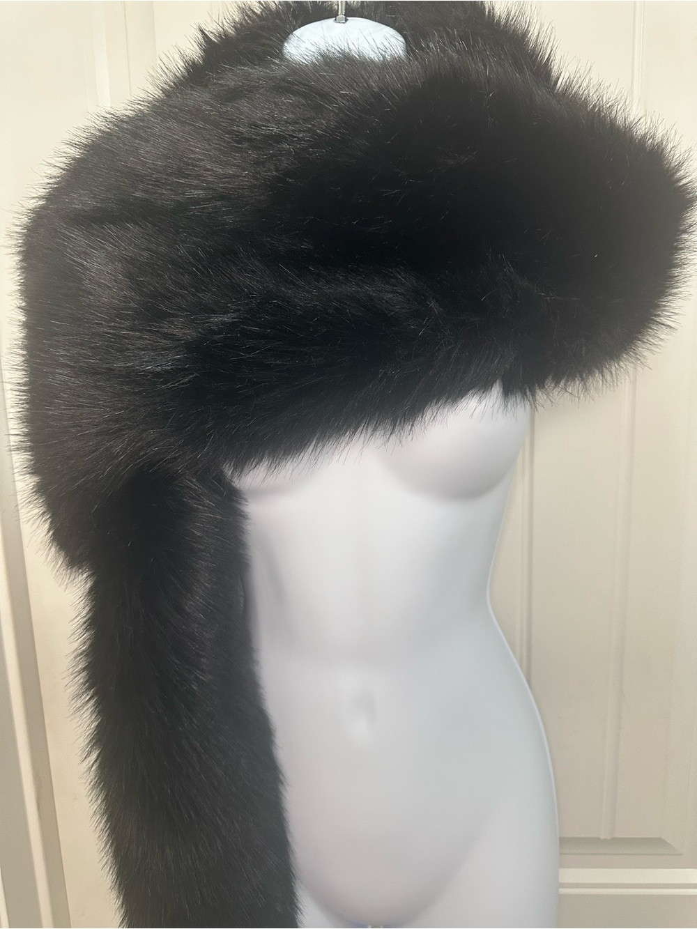 Luxury Black Faux Fur shawl - Women quiet luxury